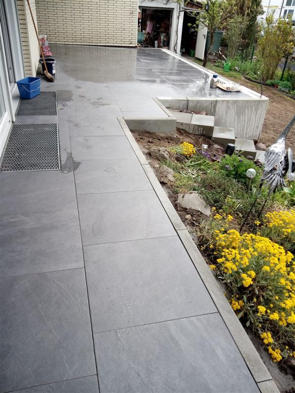 Großformatige Terrassenplatten